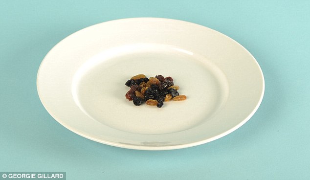 27ea321700000578-3059330-a_tablespoon_of_sweet_raisins_also_contains_100_calories-m-136_1430240103000