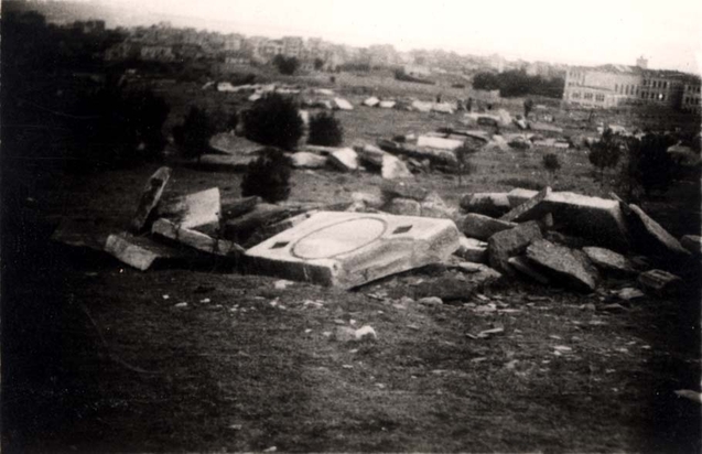 saloniki-greece-1945-broken-gravestones-in-the-destroyed-jewish-cemetery-2
